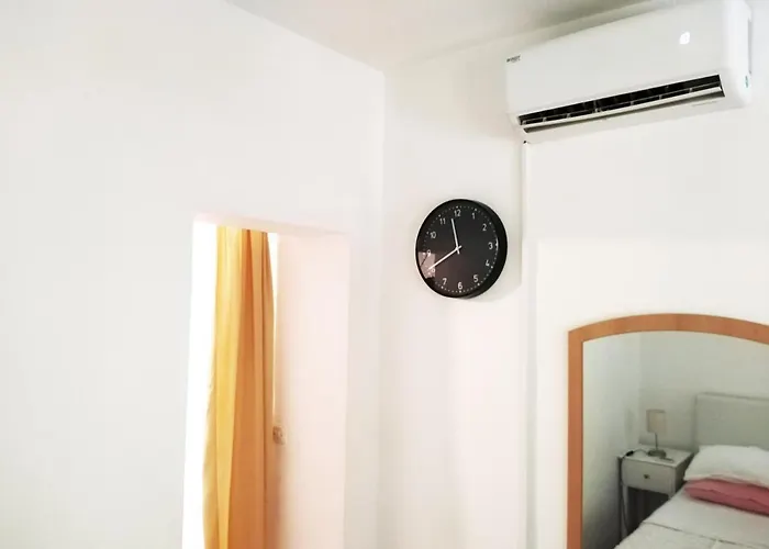 아파트 Blue Window